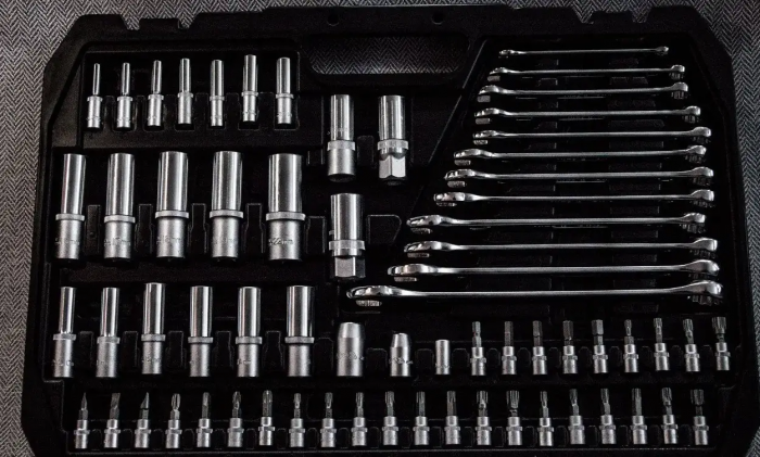 Set de scule YATO; 216 piese, 1/4", 3/8", 1/2", hexagonal cu 6 fețe