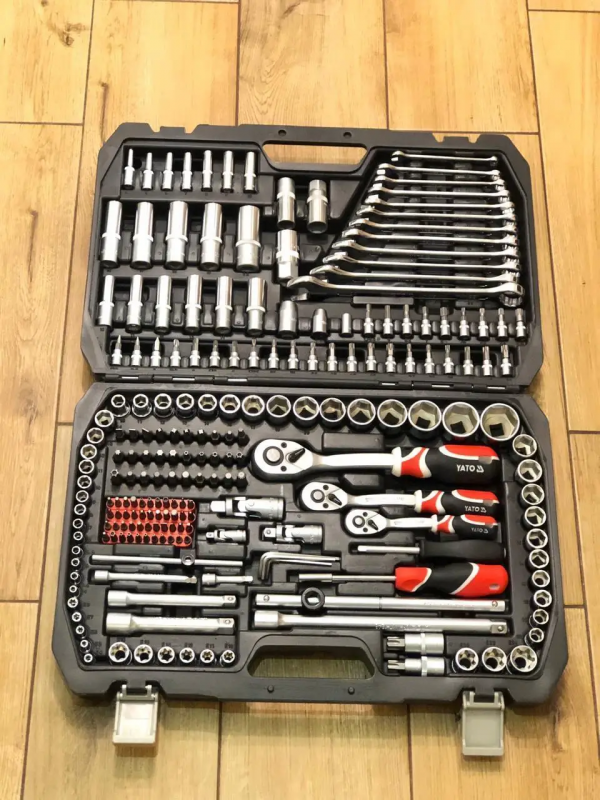 Set de scule YATO; 216 piese, 1/4", 3/8", 1/2", hexagonal cu 6 fețe