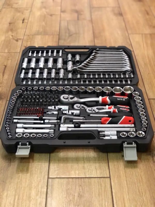 Set de scule YATO; 216 piese, 1/4", 3/8", 1/2", hexagonal cu 6 fețe