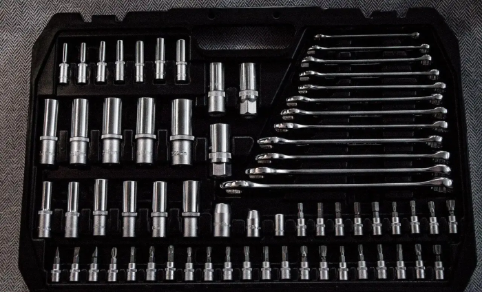 Set de scule YATO; 216 piese, 1/4", 3/8", 1/2", hexagonal cu 6 fețe