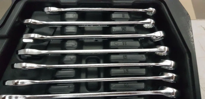 Set de scule YATO; 216 piese, 1/4", 3/8", 1/2", hexagonal cu 6 fețe