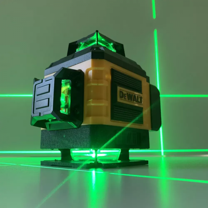 Nivelă laser cu acumulator (4D, 16 raze), 2 acumulatori