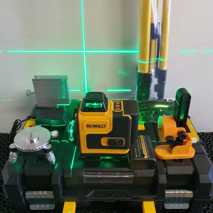 Nivelă laser cu acumulator (4D, 16 raze), 2 acumulatori