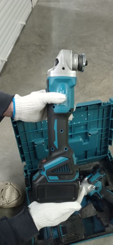 Set 2în1 Acumulator 36V (Cheie cu Impact DTW301 + Polizor Unghiular DGA504)